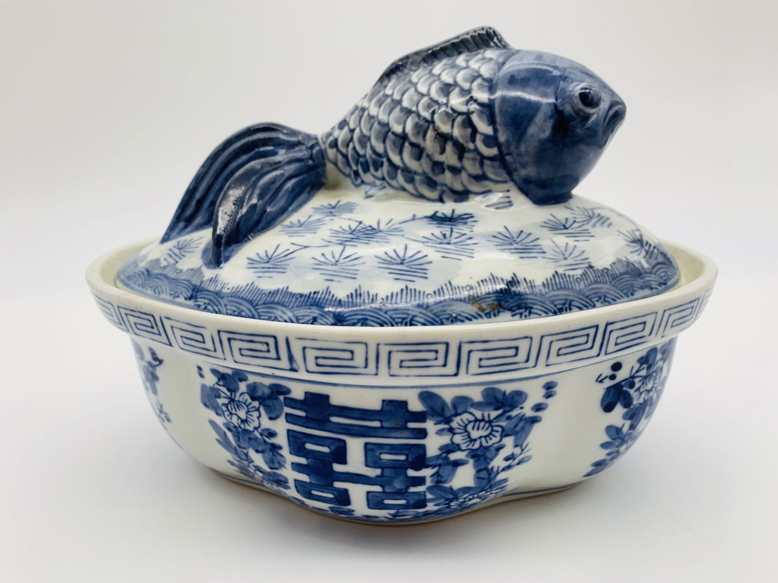 Vintage Chinese Porcelain Fish Form Tureen (1 of 6)