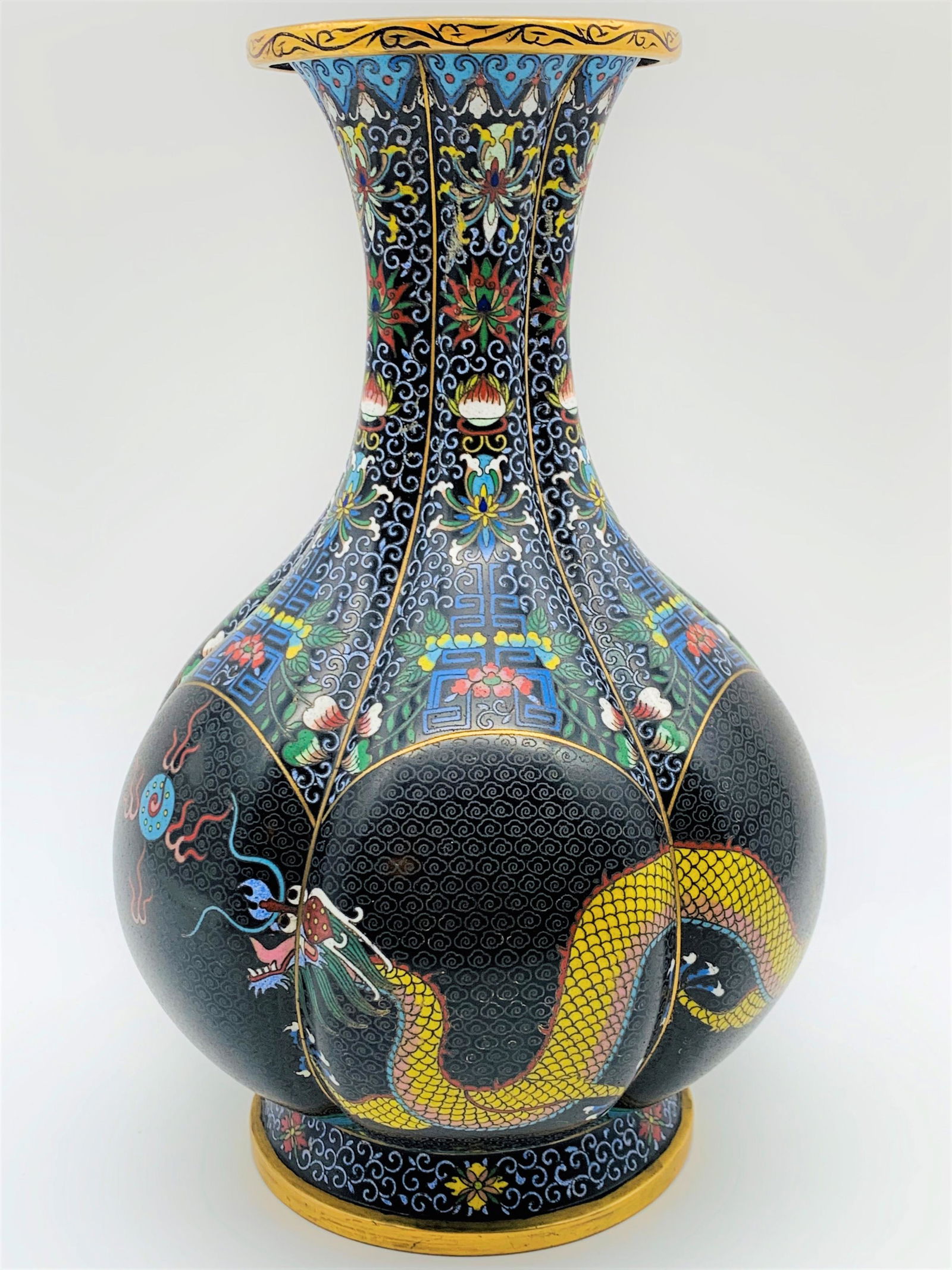 For Auction 19 C Chinese Lobed Cloisonne Dragon Vase (0017) on Jul 15