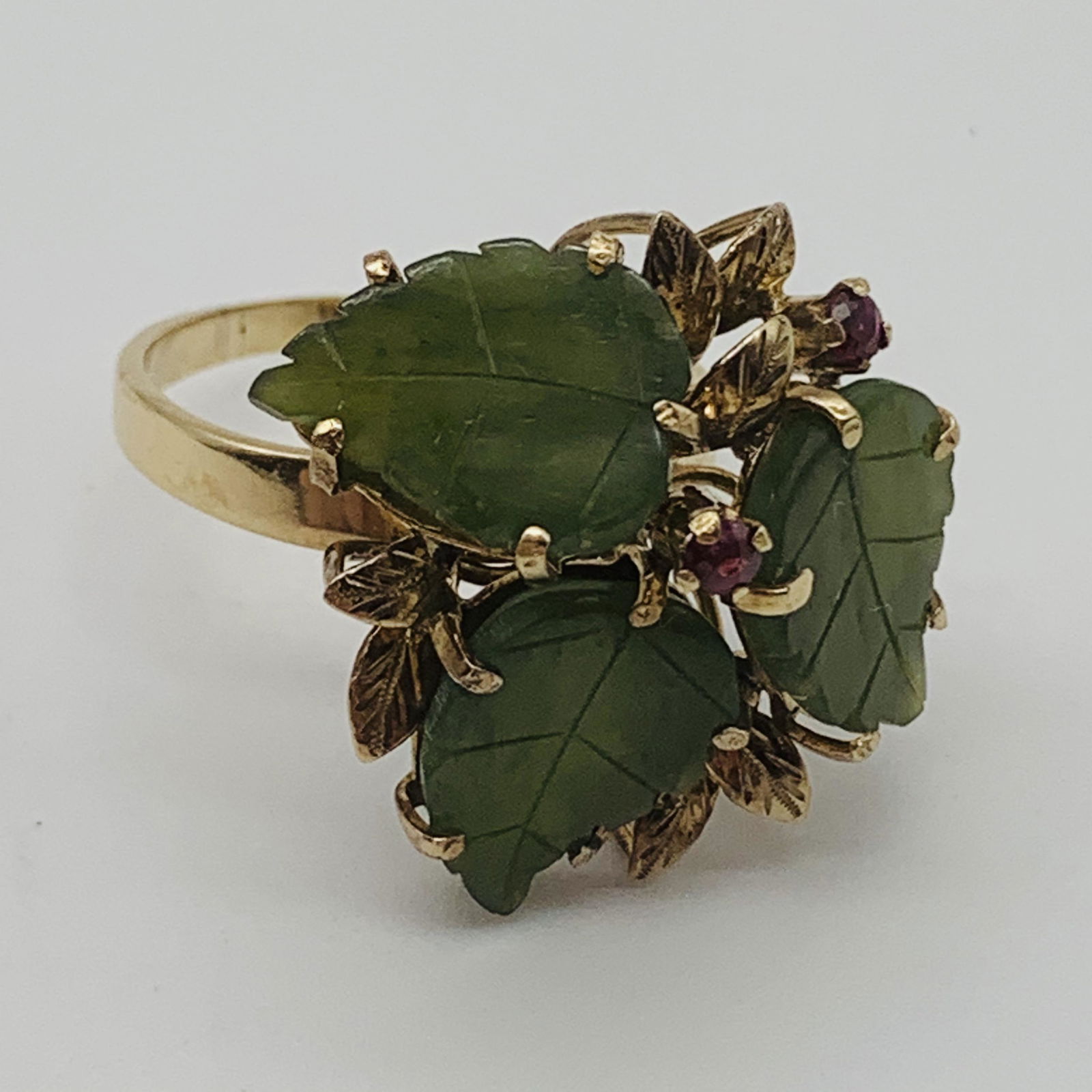 Vintage 18K Gold Jade and Ruby Ring (1 of 5)