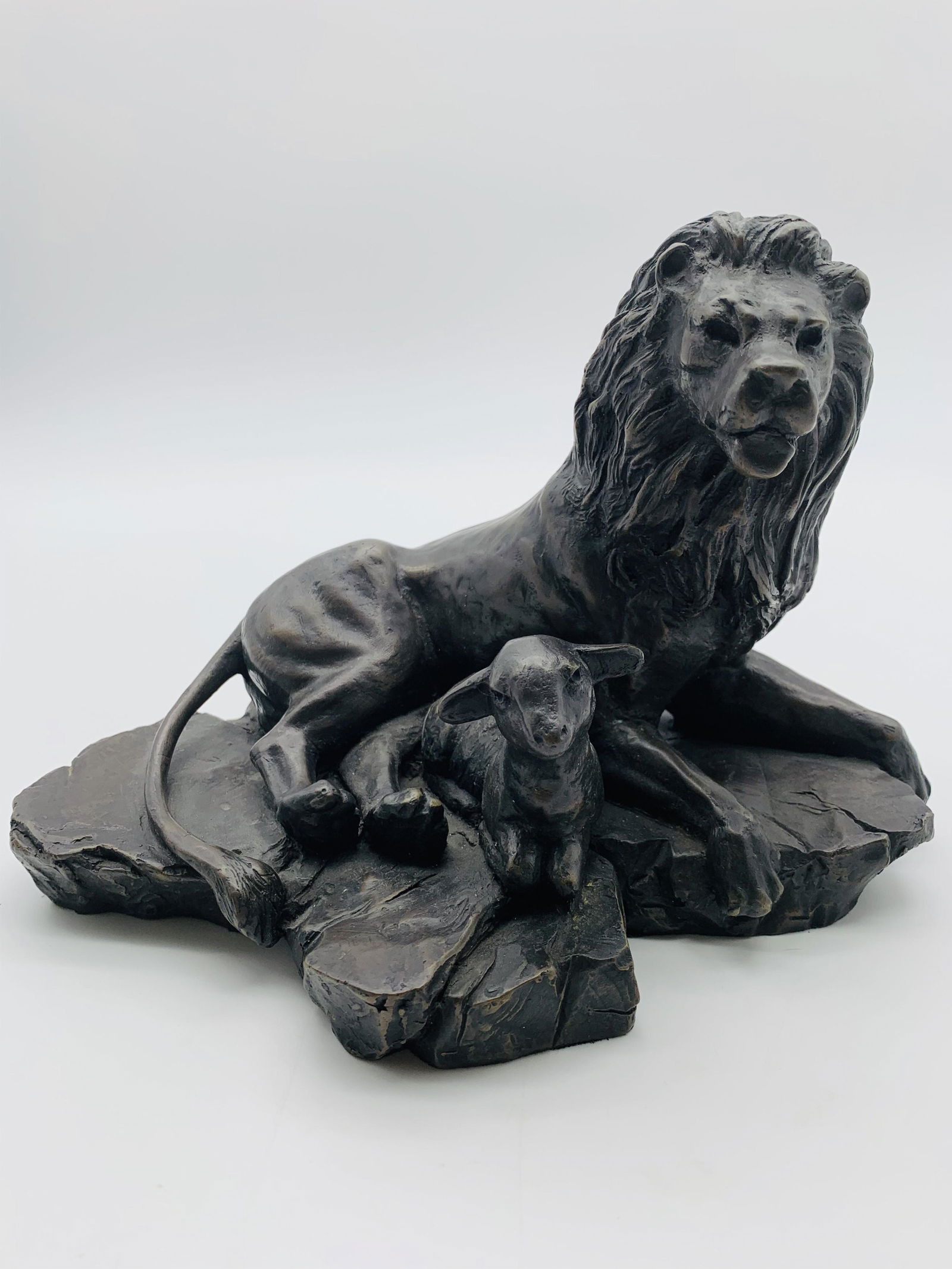 Scott Stearman Lion And Lamb Bronze Sculpture (1 of 10)