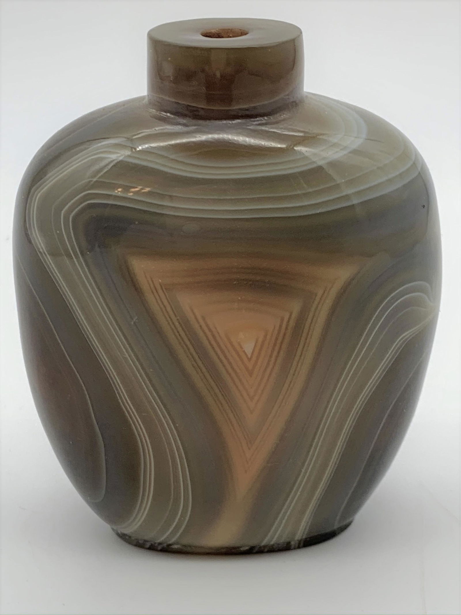 Large Chinese Qing Banded Agate Snuff Bottle (1 of 5)