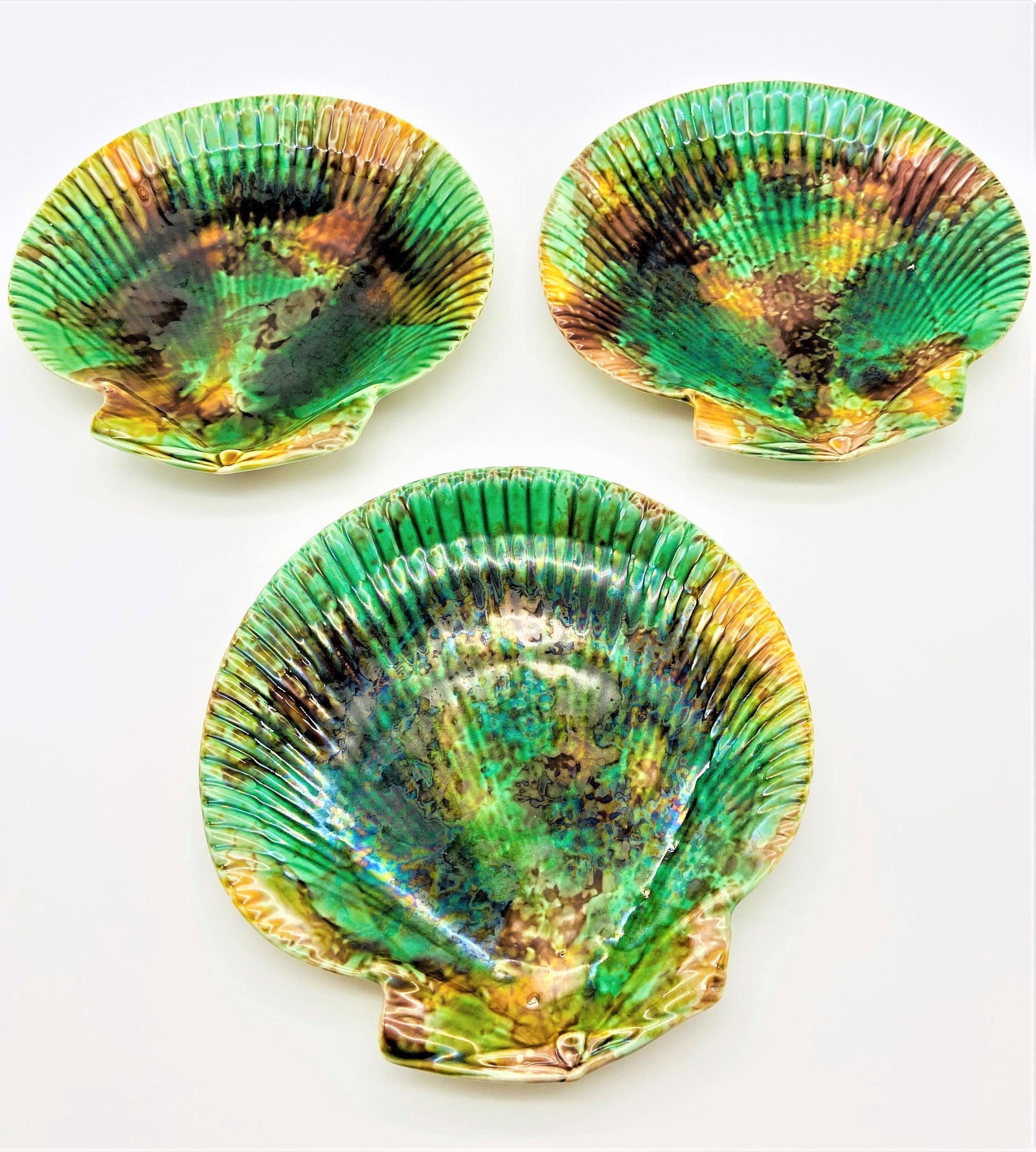Three 19 C Wedgwood Majolica Shell Plates (1 of 4)