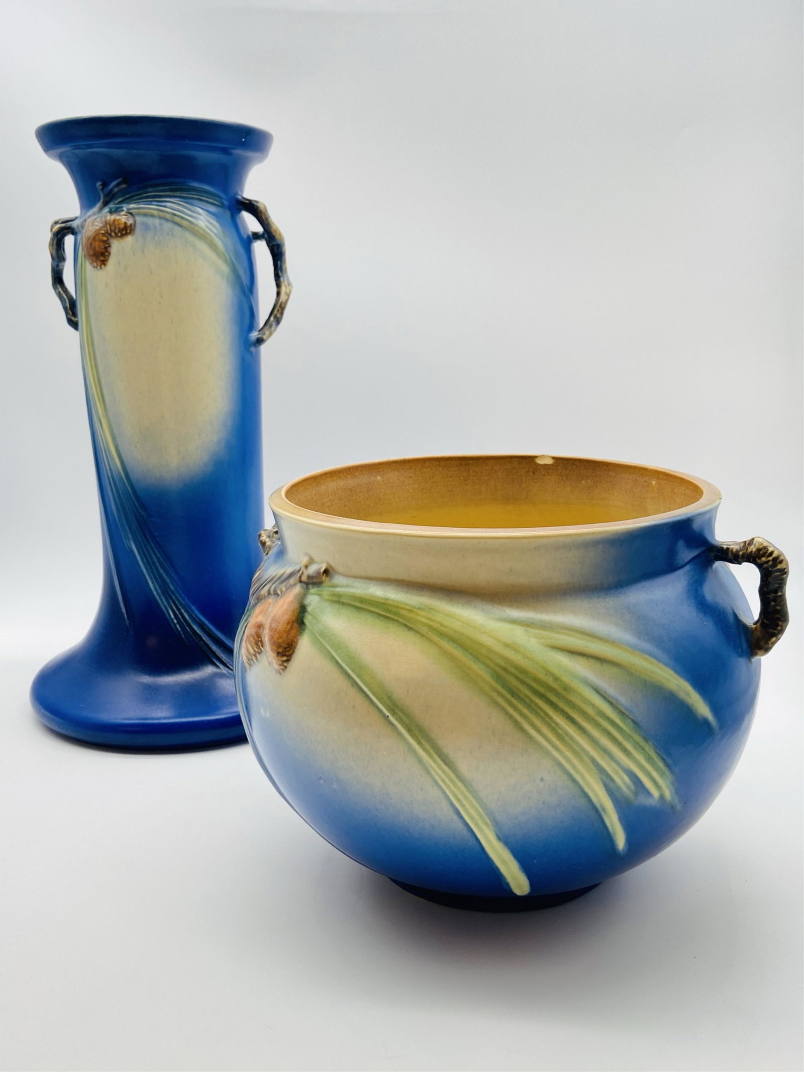 Roseville Pinecone Jardiniere & Pedestal (1 of 8)