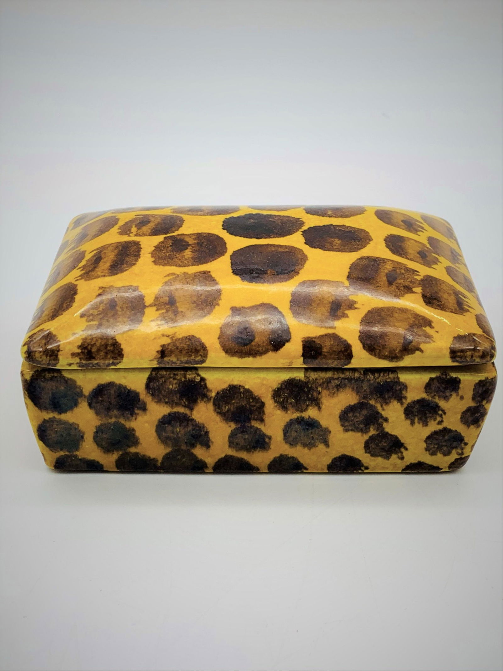 Vintage Italian Majolica Box: Vintage Italian Majolica Box. Decorated with glazed brown "Leopard Spots" on yellow/gold ground. Old label on bottom: Handmade In Italy 1P 1934. Several small glaze chips on rim or in overall good con