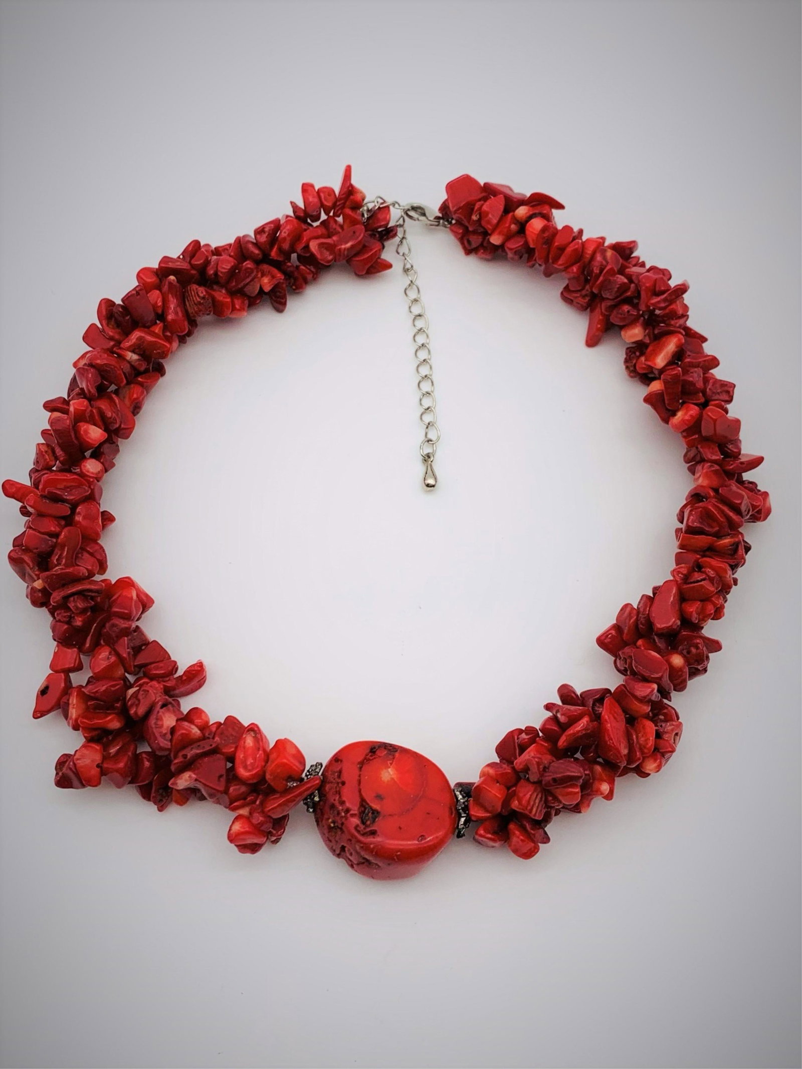 Vintage Red Coral Choker Necklace: Vintage Red Coral Choker Necklace. Comprised of coral nugget clusters with larger round centerpiece. Unsigned. Good condition. Measures 17" adjustable with extender chain. Third party shipping.