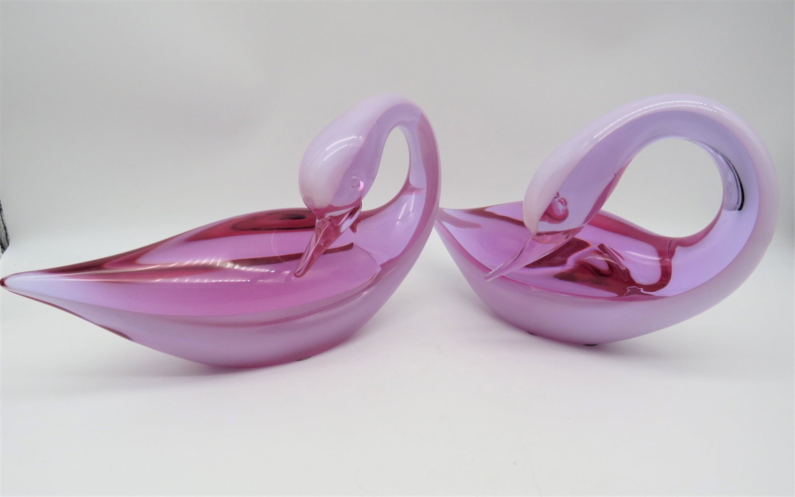 Pair of Murano Art Glass Swans: Pair of Renato Anatra Murano Pink to Clear Art Glass Swan Sculptures. Signed to the base. Good condition. Each measures 7" x 11-1/4" x 4-3/4". Third party shipping.