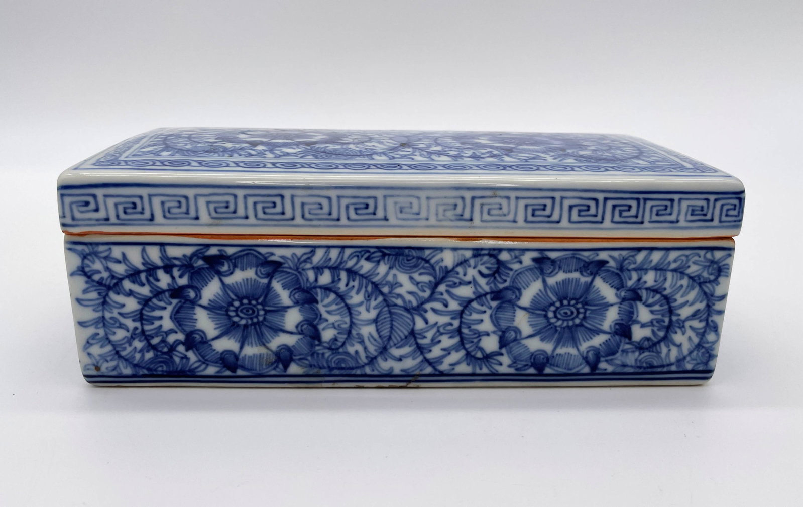 Chinese Blue & White Porcelain Brush Box: Chinese Blue & White Porcelain Brush Box. Marked on lid. Good condition. Measures 2-1/2" H x 7-1/2" L x 4" D. All Items Are Third party shipping or free local pick-up within 60 days of end of sale. Pl