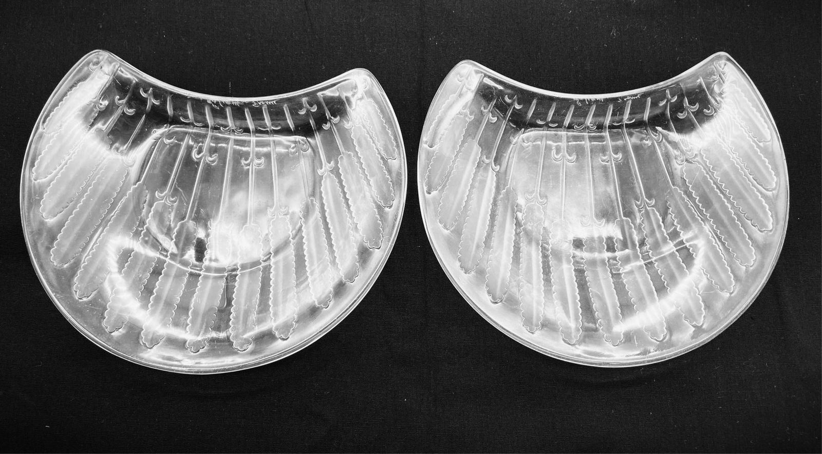 2 Lalique Crystal 'Jaffa' Crescent Plates (1 of 8)