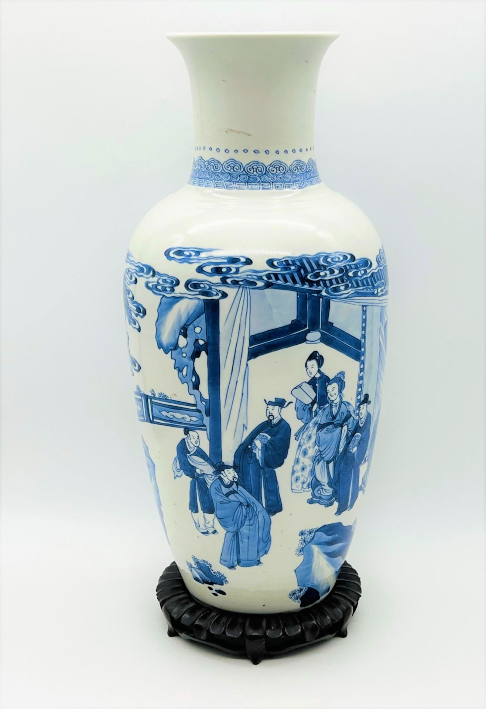 Chinese Kangxi Blue & White Vase, Leaf Mark (1 of 7)