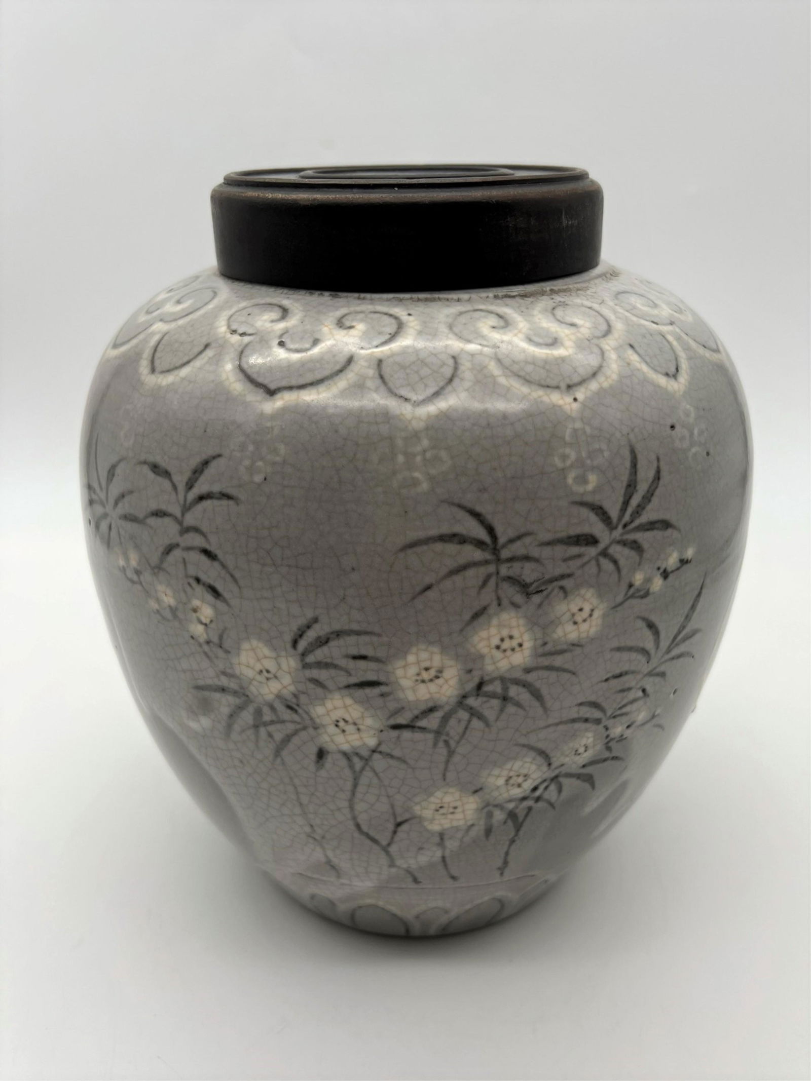 Korean Porcelain Jar With Lid (1 of 5)