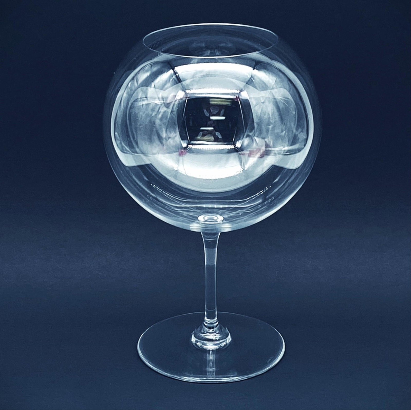 Baccarat Crystal Balloon Wine "Bacchus" Glass: Baccarat Crystal Balloon Wine "Bacchus" Single Glass. Pattern "Bacchus (Romanee Conti)".Measures 9 1/8" H .Blown Glass. In good condition no crack or chips , used but excellent. All Items Are Third pa