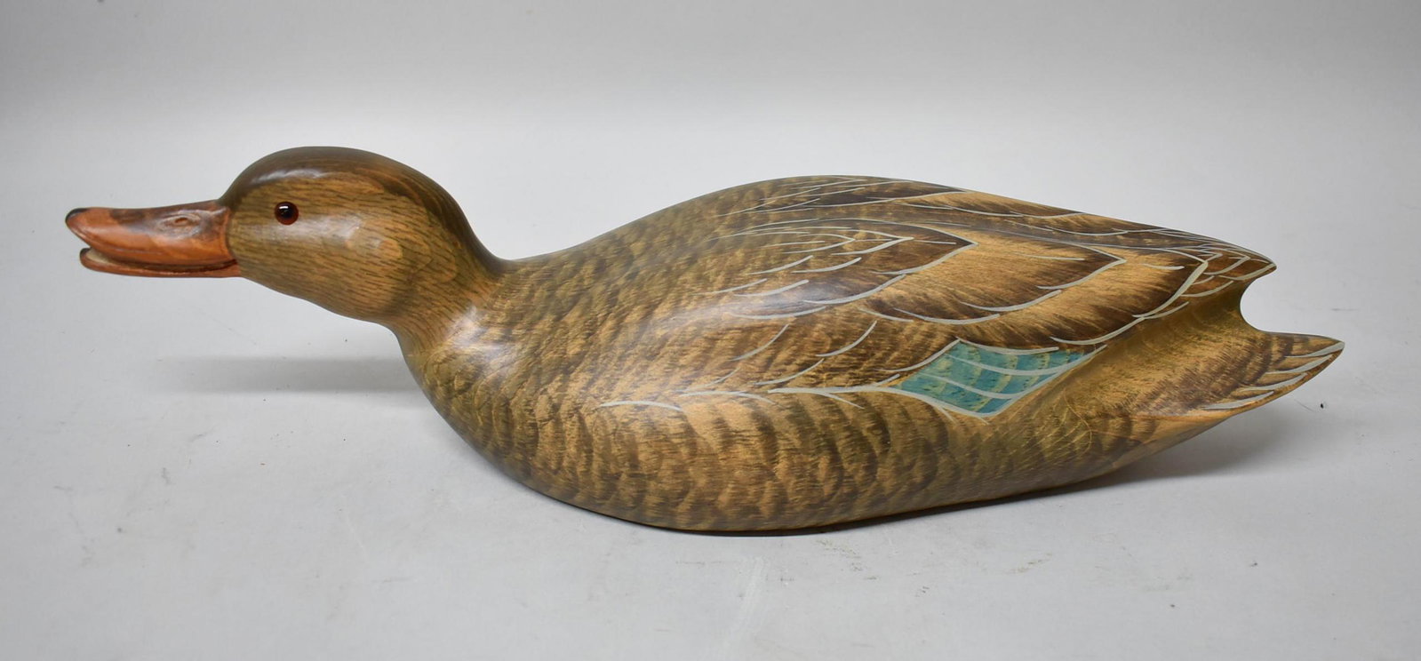 Duck's Unlimited Mallard Female Robert Capriola: Duck's Unlimited Special Edition Mallard female 1992/93 #815 by Robert Capriola, Lac La Croix Collection, red glass eye, excellent detailing. Dimensions 18 1/4" long x 5" tall x 6 1/2" wide.