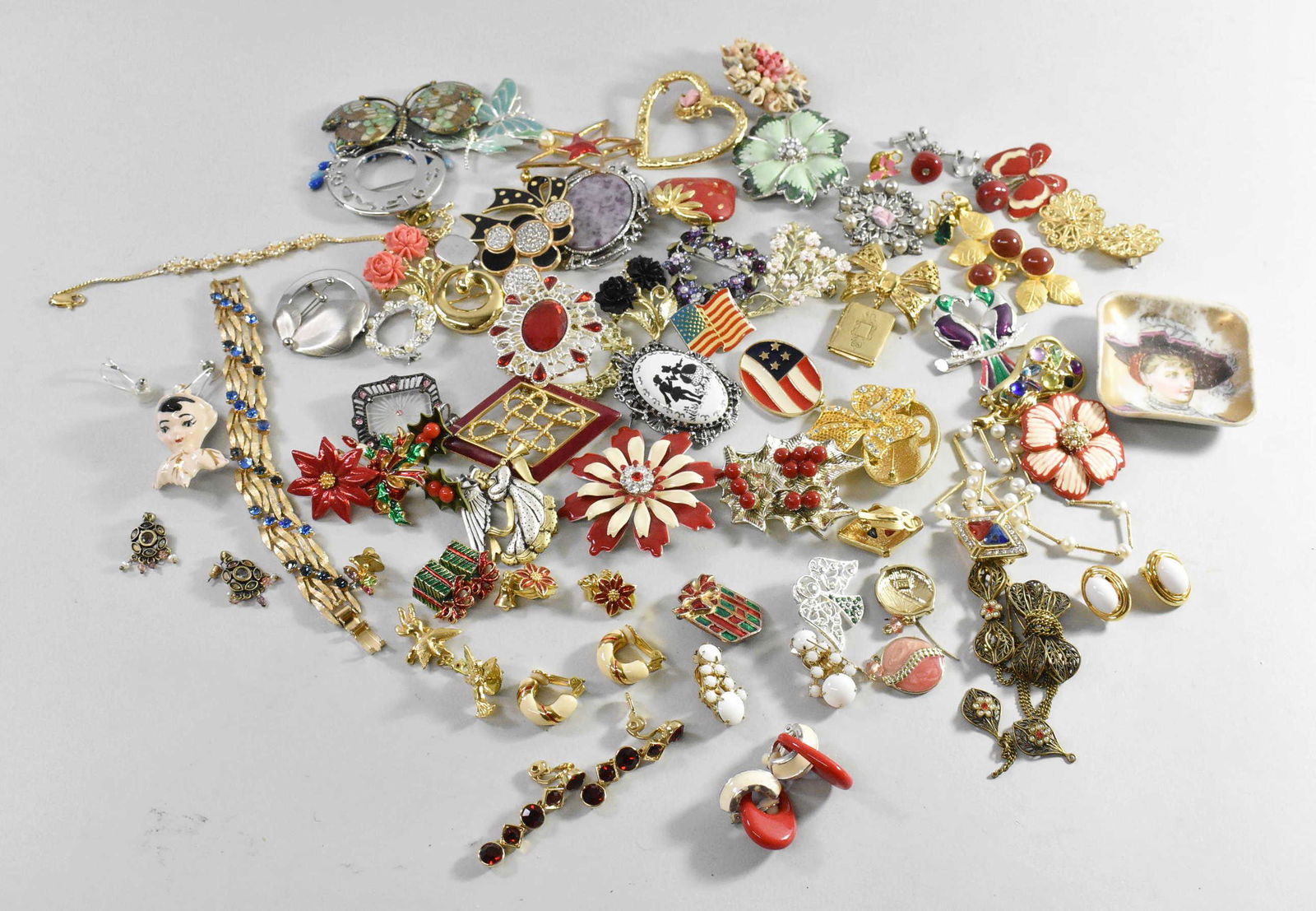 Lot of Brooches, Bracelets, Clip Earrings (1 of 6)