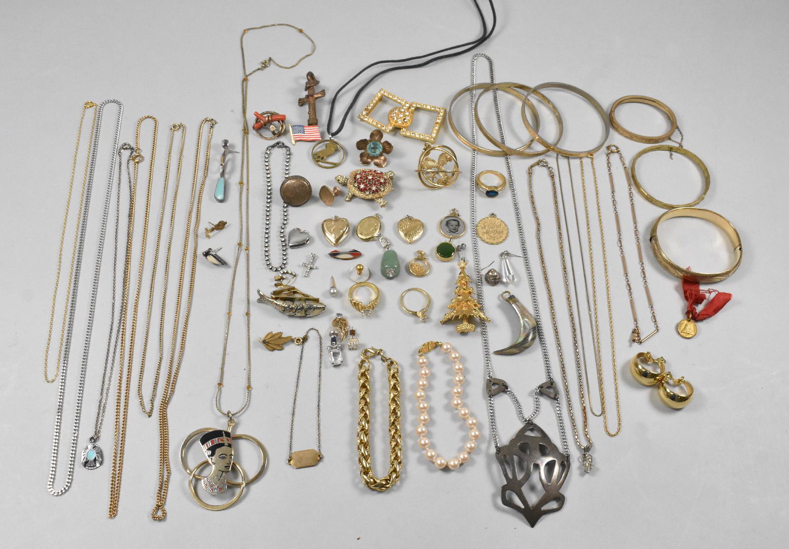 Earrings, Necklaces, Jadeite, Brooch, Bangles (1 of 9)