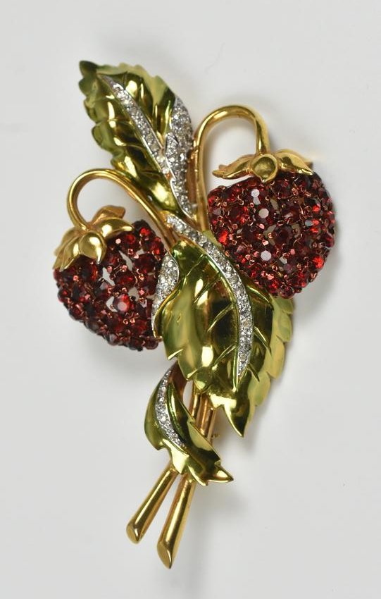 Strawberry and Leaf JL Hudson Lapel Pin (1 of 4)