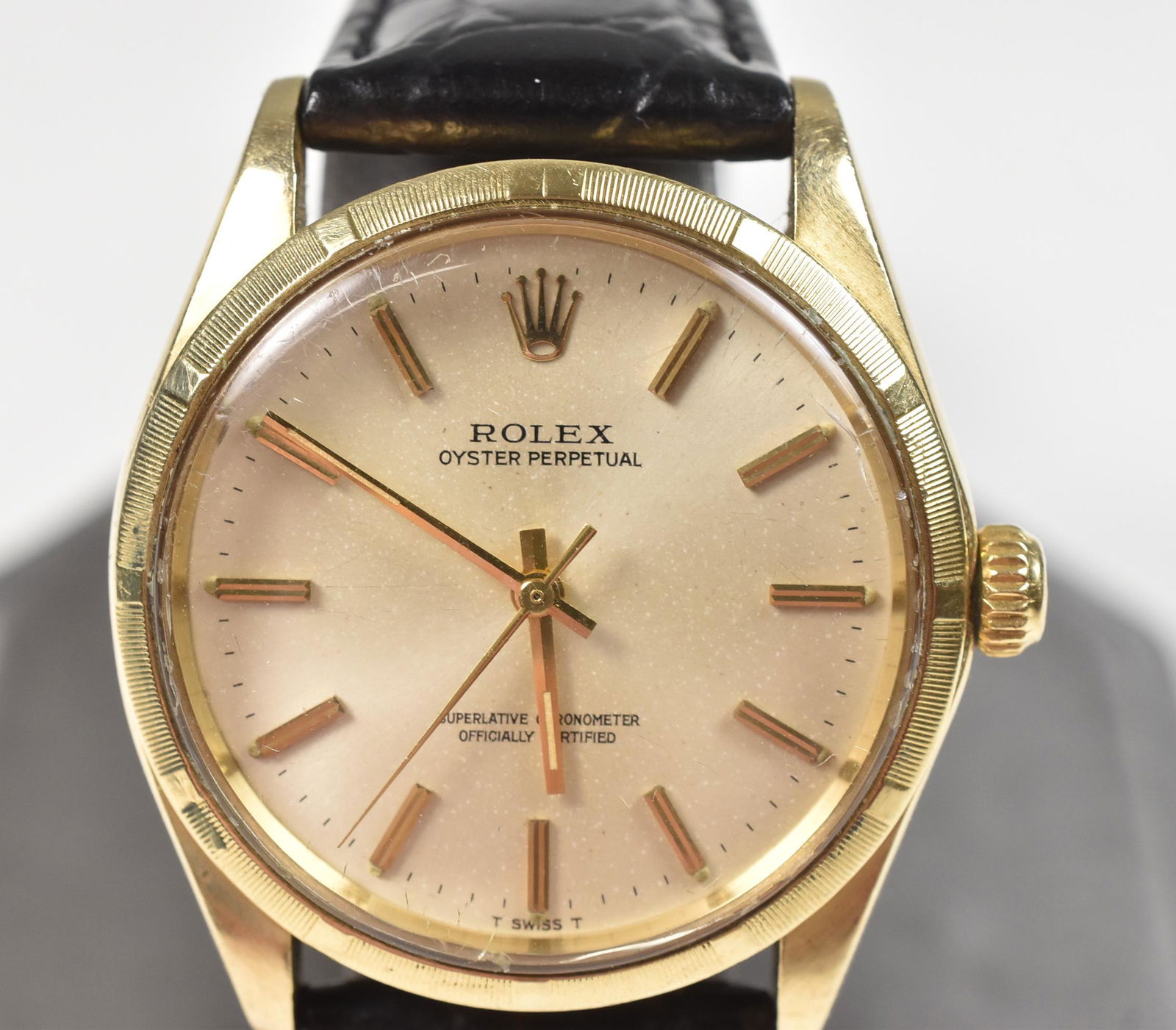 Rolex 14K Oyster Perpetual Men's Wristwatch: Rolex 14K Oyster Perpetual wristwatch. Hairline cracks in crystal, great dial. Case #1007, Movement 1570, D614774 serial number. Automatic case stamped 14K, Running condition when catalogued. 26 jewel