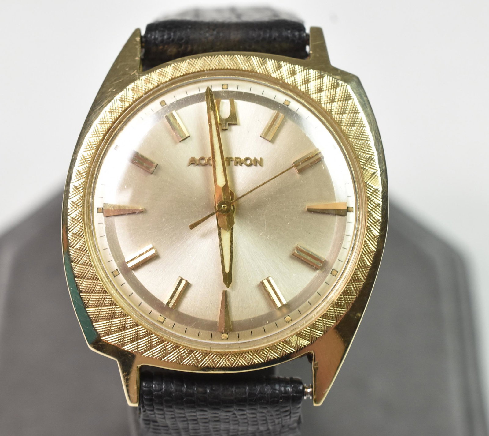14K Accutron Bulova: 14K Accutron Bulova, J13916, running, waterproof, tuning fork, nice dial, sweep second hand, approx. 38 grams, case measures 36mm x 40mm