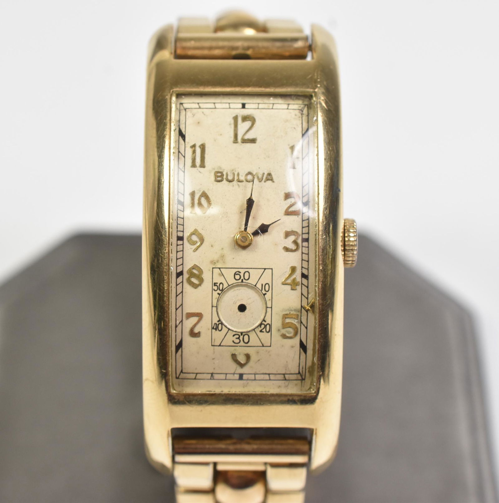 Mans Gruen Curvex Wrist Watch Bulova: Mans Gruen curvex wrist watch, Bulova, 10K gold filled case, not running 51 mm, second hand missing, weight: 53.4 grams