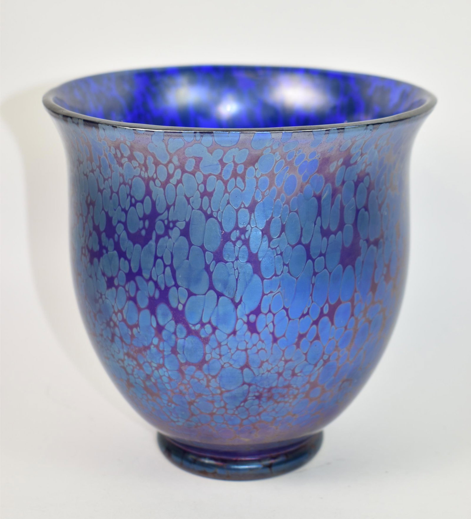 Loetz Oil Spot Blue Vase: Loetz Oil Spot blue vase. 6" tall x 6" diameter. No cracks or chips, light scratches on bottom. Unsigned.