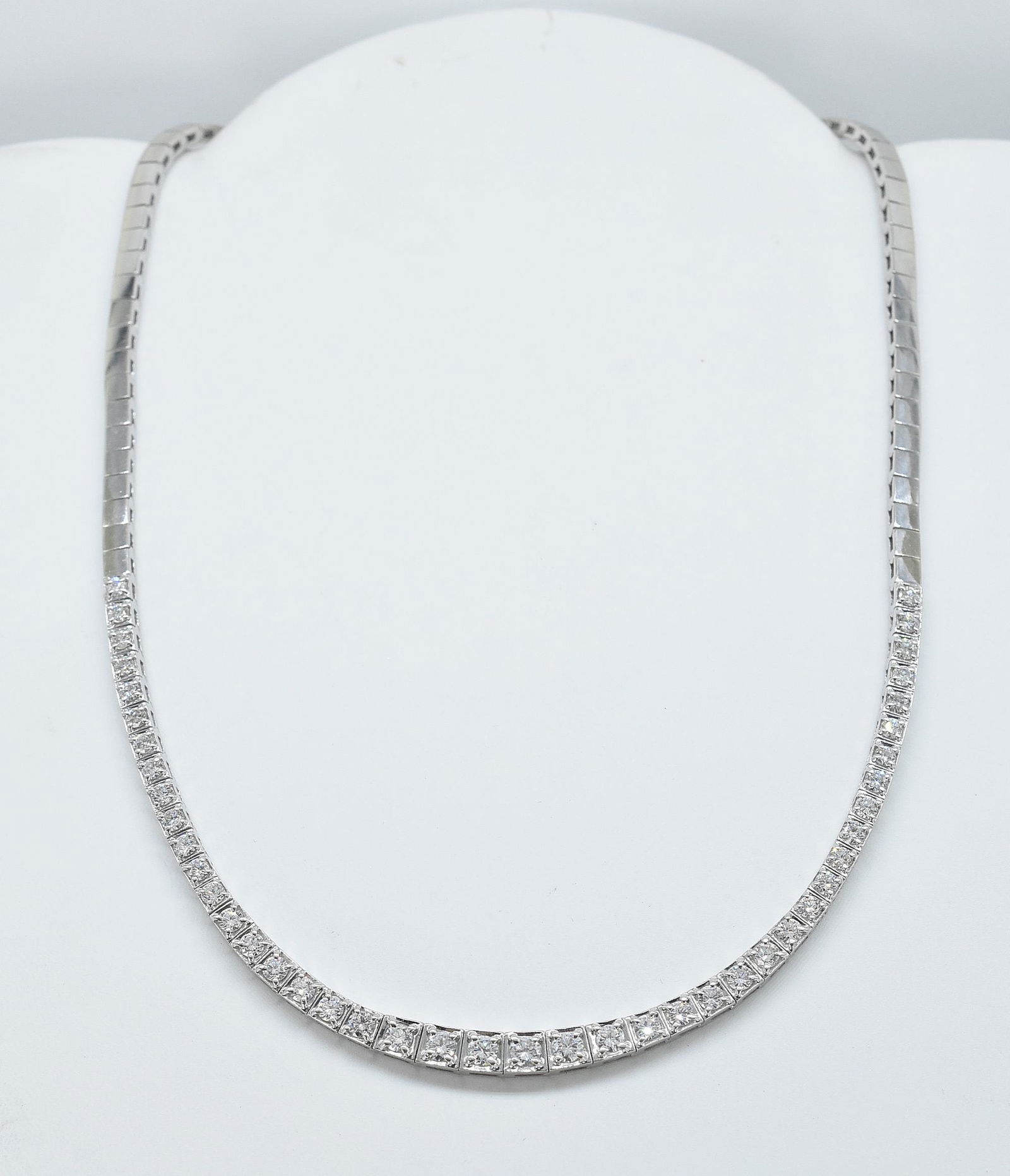 4.05 CT Diamond and White Gold Necklace (1 of 6)