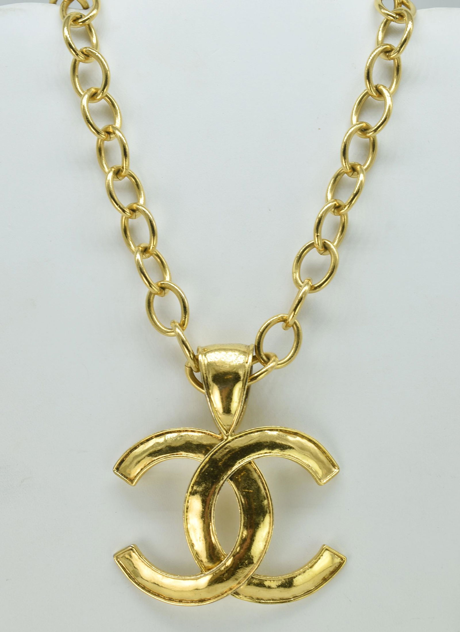 Chanel Necklace with Chanel Logo Pendant (1 of 3)