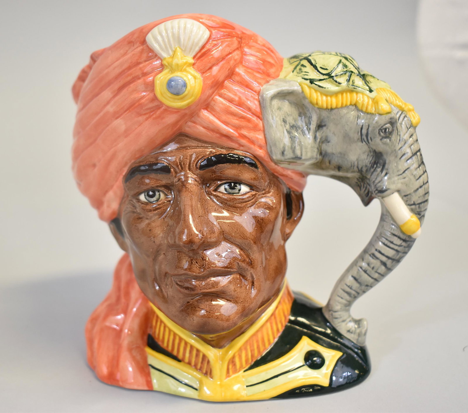 Royal Doulton Toby The Elephant Trainer D6841 (1 of 2)