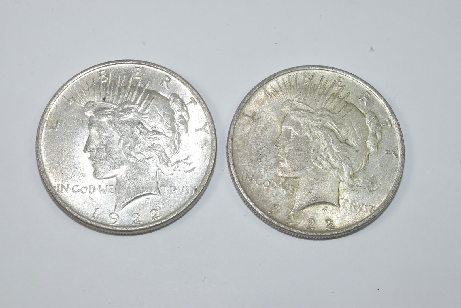2 Liberty Peace Silver Dollars 1922 (1 of 2)
