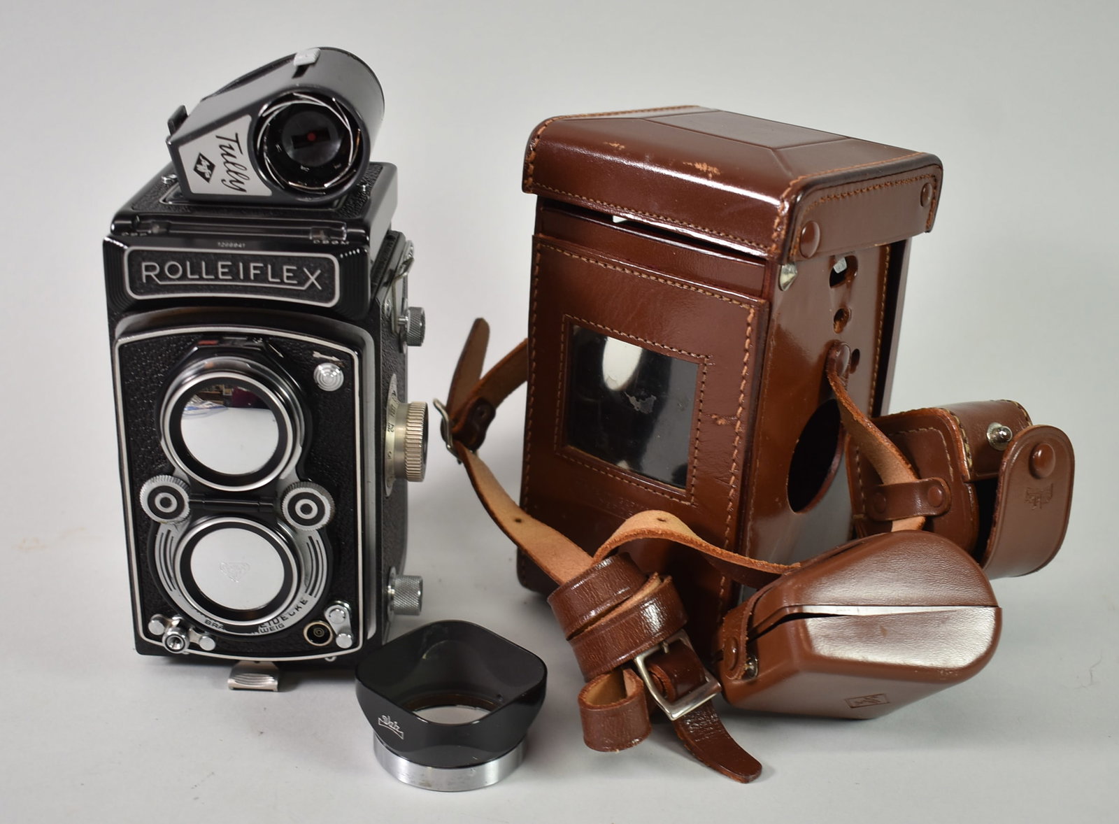 Rolleiflex 35mm Camera: Dual lens DBP, 3.5 and 2.8 lens, great condition, not tested, comes with leather case and light meter