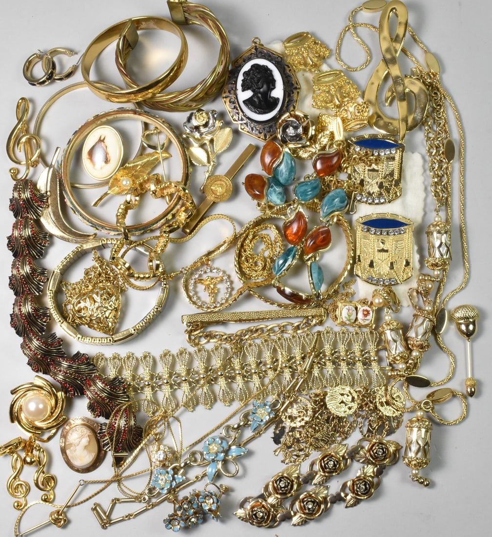 Gold Toned Jewelry Lot (1 of 5)