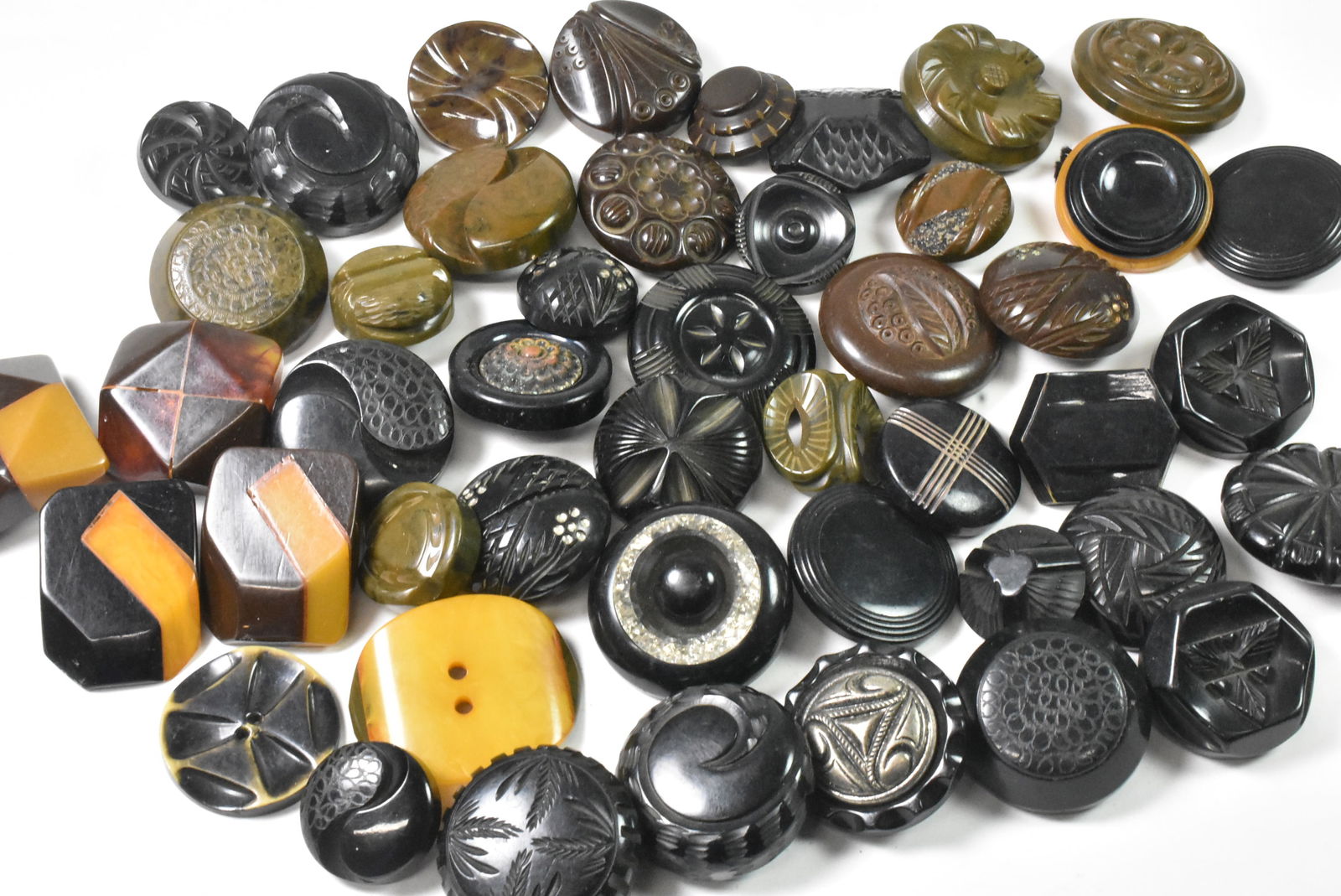 Lot of Vintage Bakelite 45 Buttons (1 of 5)