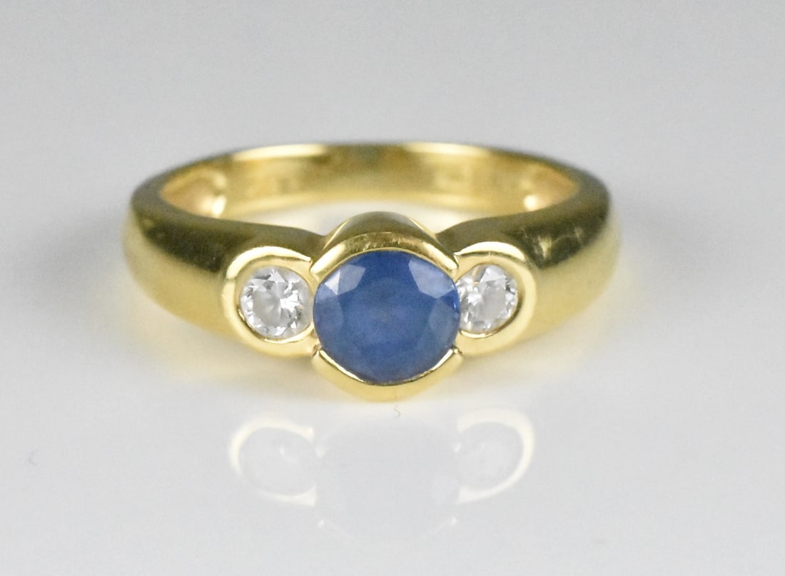 18k Yellow Gold and Sapphire Ring (1 of 4)