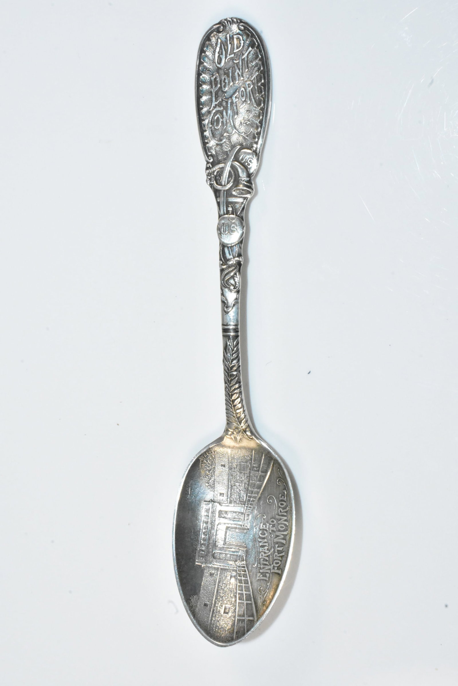 Sterling Civil War Fort Monroe Sterling Spoon: Sterling Fort Monroe souvenir spoon. 5 3/4". 29.7g.