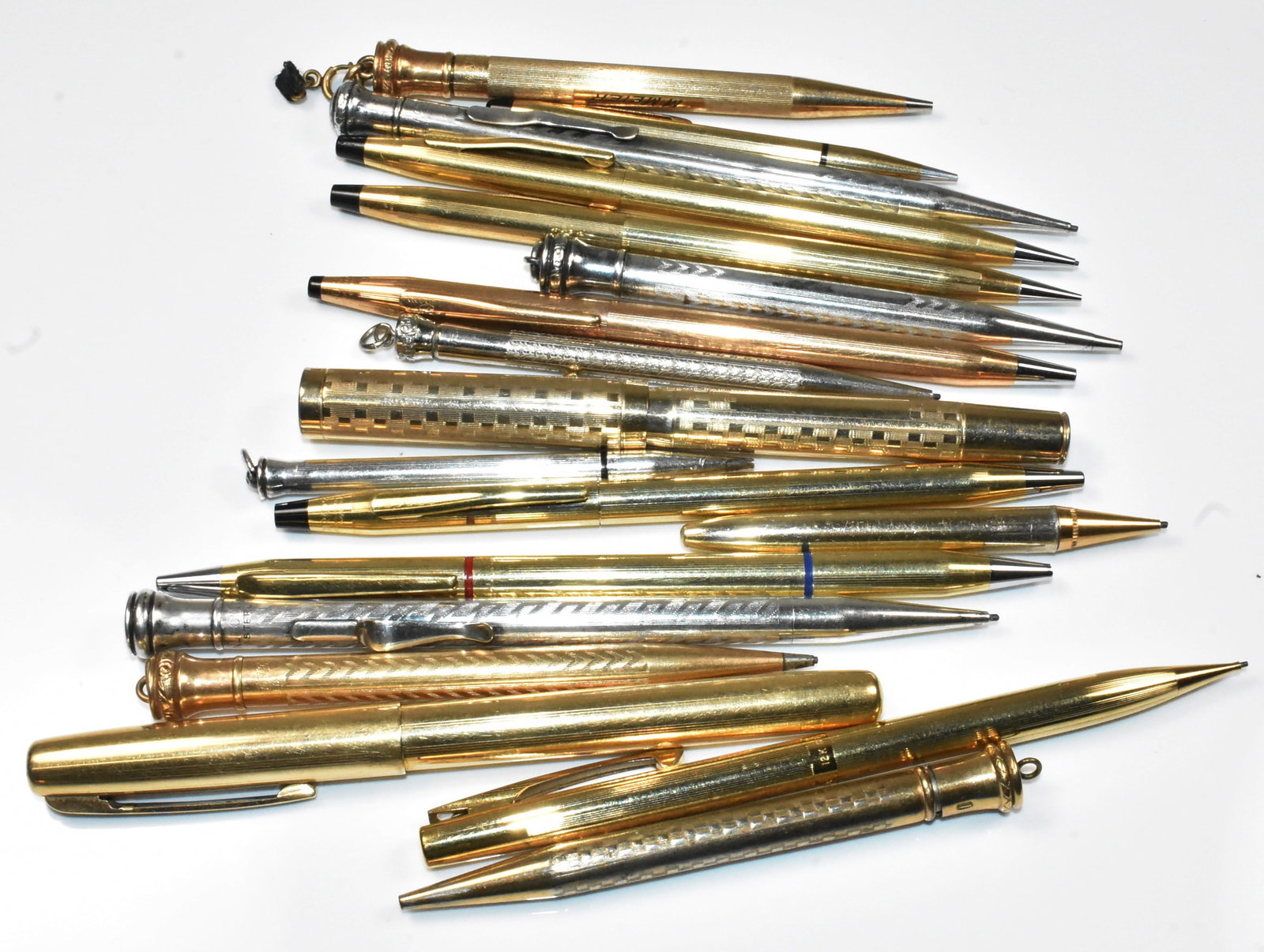 Vintage Fountain Pens and Mechanical Pencils Group 14k Nibs: Group of 18 vintage fountain pens and mechanical pencils, including 3 sterling mechanical pencils, gold filled pens, Eversharp with 14k nib, Cross GF pencils, Gem fountain pen 1/40th 14k with 14k