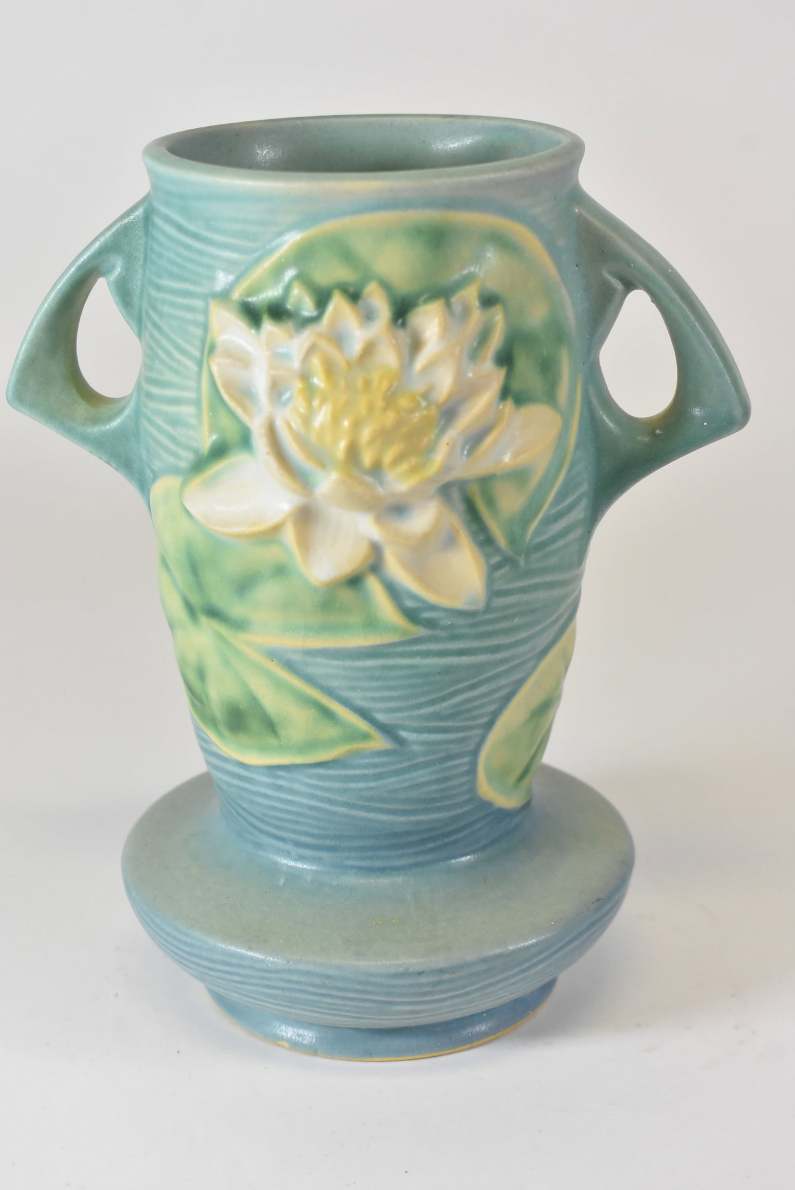 Roseville Waterlily Vase 1940's (1 of 4)