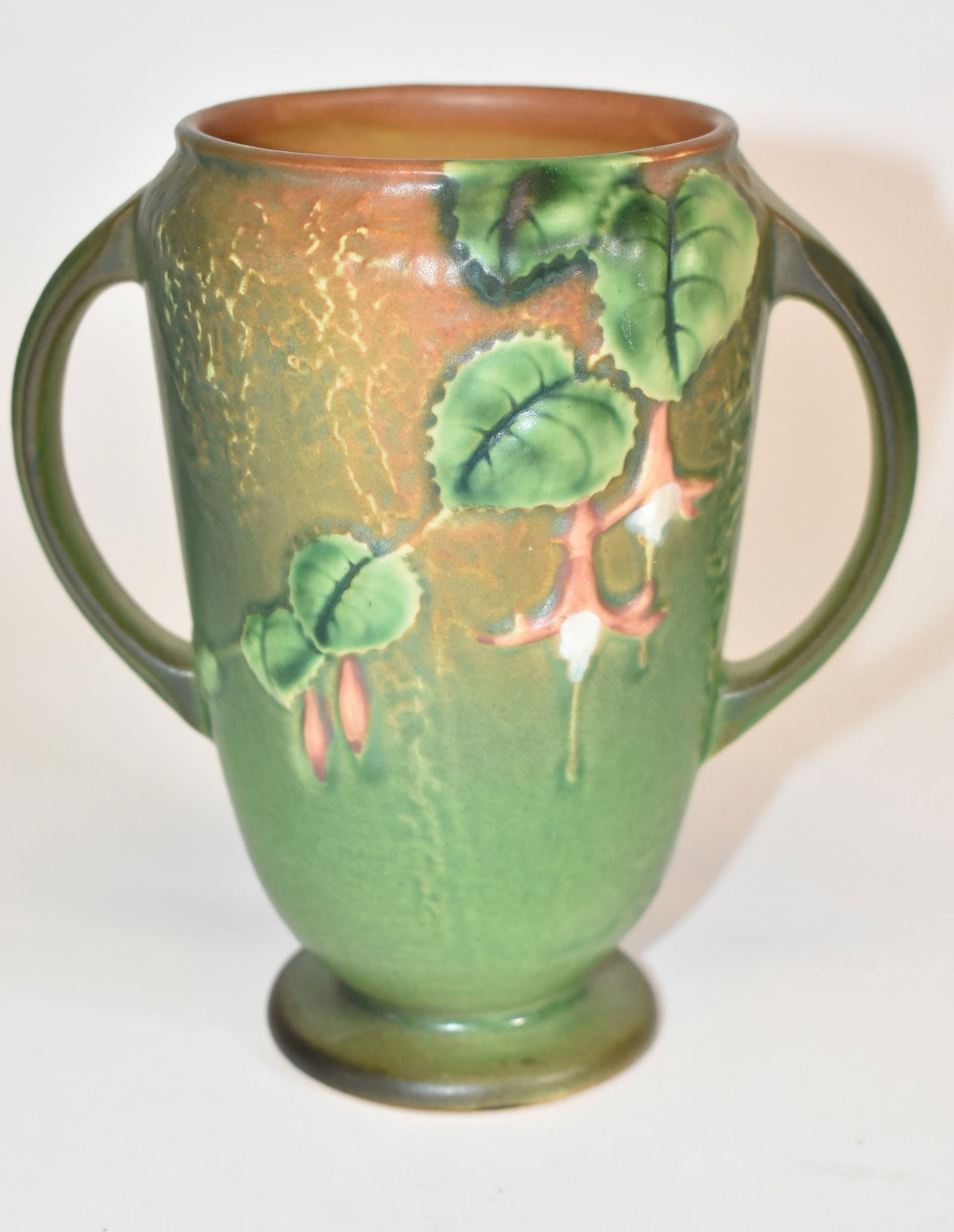 Roseville Bleeding Heart Vase 1938 (1 of 4)