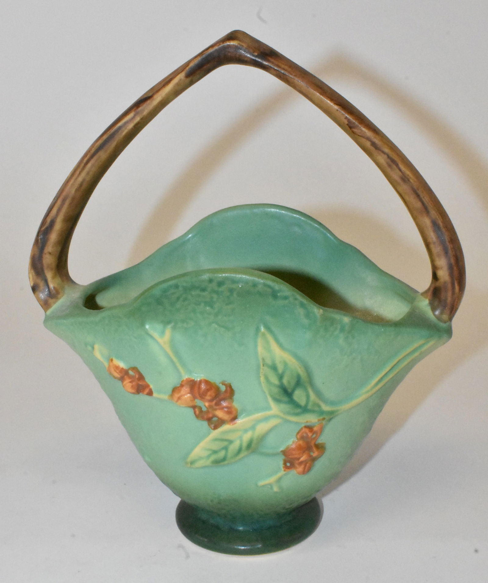 Roseville Bittersweet Basket #809 1940 (1 of 3)