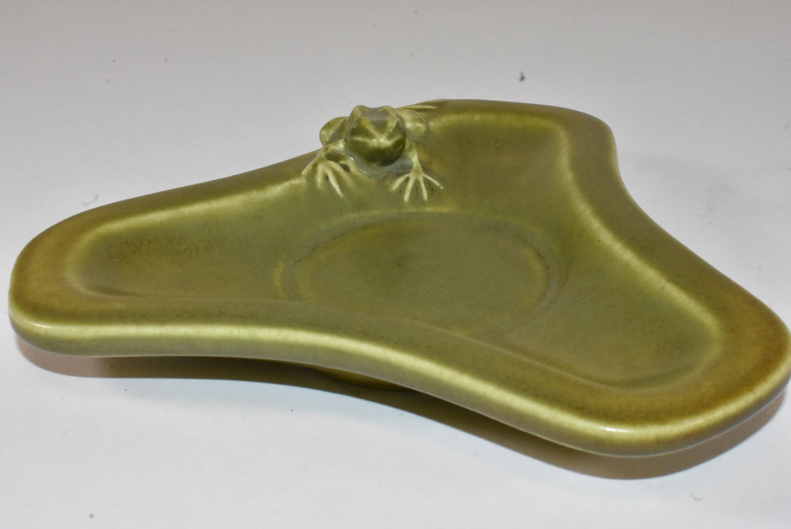 Rookwood Frog Dish 1927: Rookwood matte green three point dish or tray with a frog. Excellent condition. 6 1/2" wide.