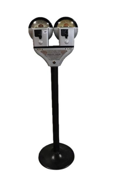 DUNCAN MILLER PEDESTAL PARKING METER(NO KEYS): 51" HIGH