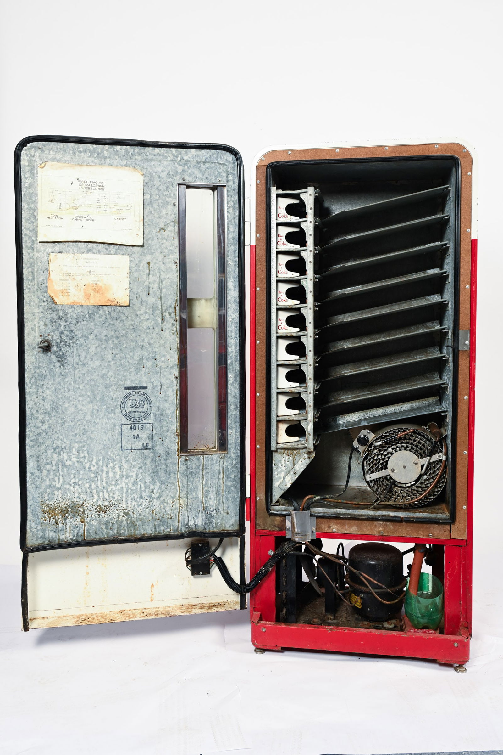 DRINK COCA-COLA CAVALIER MODEL 72 VENDING MACHINE - 9