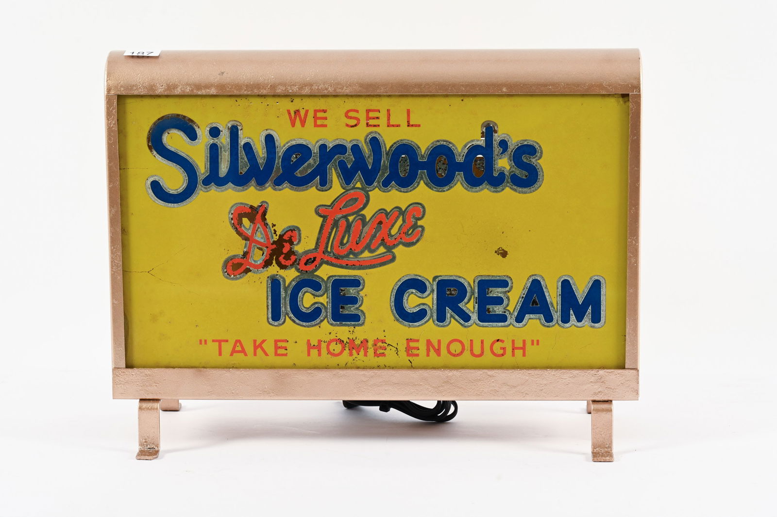 SILVERWOOD'S ICE CREAM LIGHTED COUNTERTOP SIGN: WE SELL SILVERWOOD'S DE LUXE ICE CREAM LIGHTED COUNTERTOP SIGN MARKED CANADIAN STANDARDS ASSOCIATION REVERSE PAINTED GLASS FACE FACE SHOWS SOME WEAR WITH PAINT LOSS METAL CAN HAS BEEN REPAINTED 