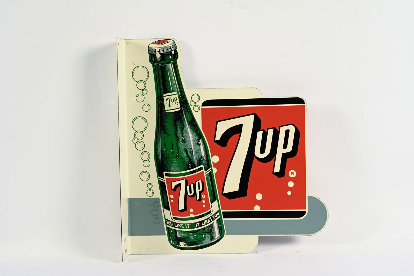 1950'S 7UP D/S PAINTED METAL DIE-CUT FLANGE SIGN: 1950'S 7UP DOUBLE SIDED PAINTED METAL DIE-CUT FLANGE SIGN MARKED CCC NO.20 NEW OLD STOCK CONDITION STRONG COLOURS AND GLOSS FIELD IN NEAR MINT CONDITION WITH MINOR PAINT LOSS ON FRONT SIDE AT