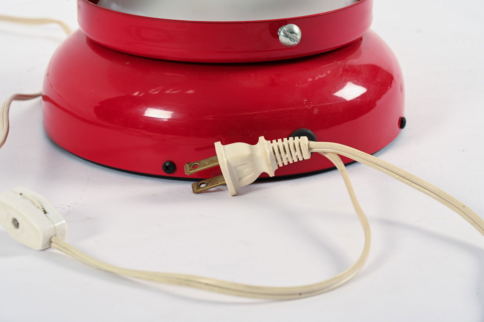 REPRO SHELL MILK GLASS GLOBE W/ LIGHTED BASE - 9