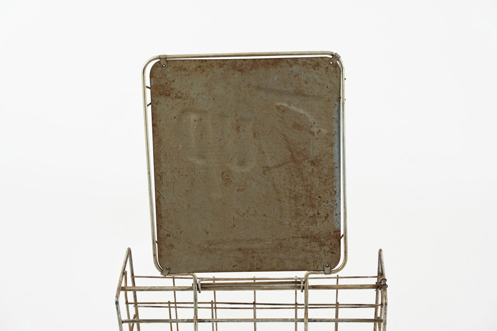 7UP WIRE BOTTLE RETURN RACK - 4