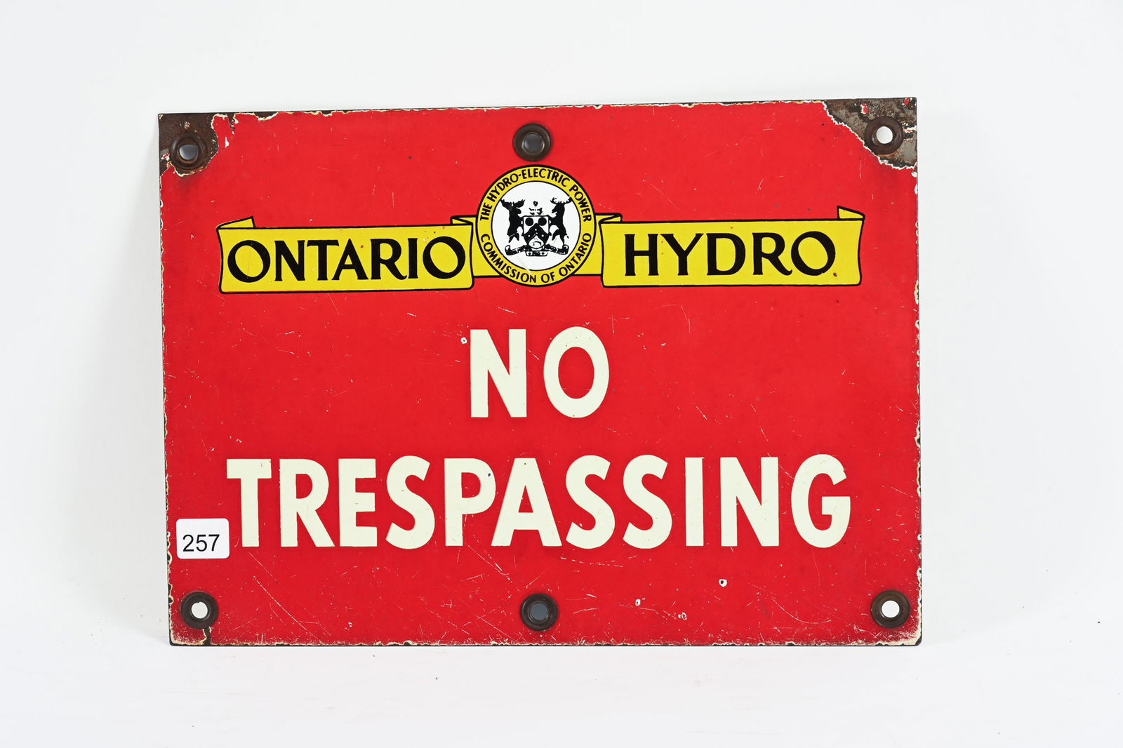 ONTARIO HYDRO NO TRESPASSING PORCELAIN SIGN: ONTARIO HYDRO NO TRESPASSING PORCELAIN SIGN NOT MARKED GOOD COLOURS AND GLOSS SOME WEAR AND SURFACE SCRATCHES IN FIELD PORCELAIN LOSS MOST EVIDENT AT UPPER MOUNTING HOLES 14"X10" *ALL ITEMS