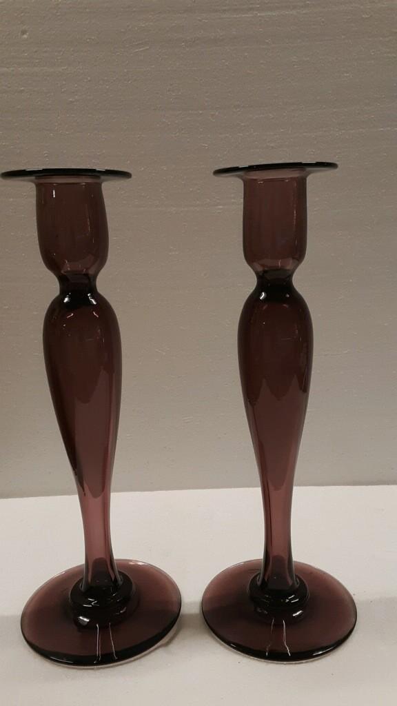 Pairpoint candlesticks: 2 blown glass pairpoint candlesticks. Measuring 10 3.4 high x 4 1/4 diameter base.