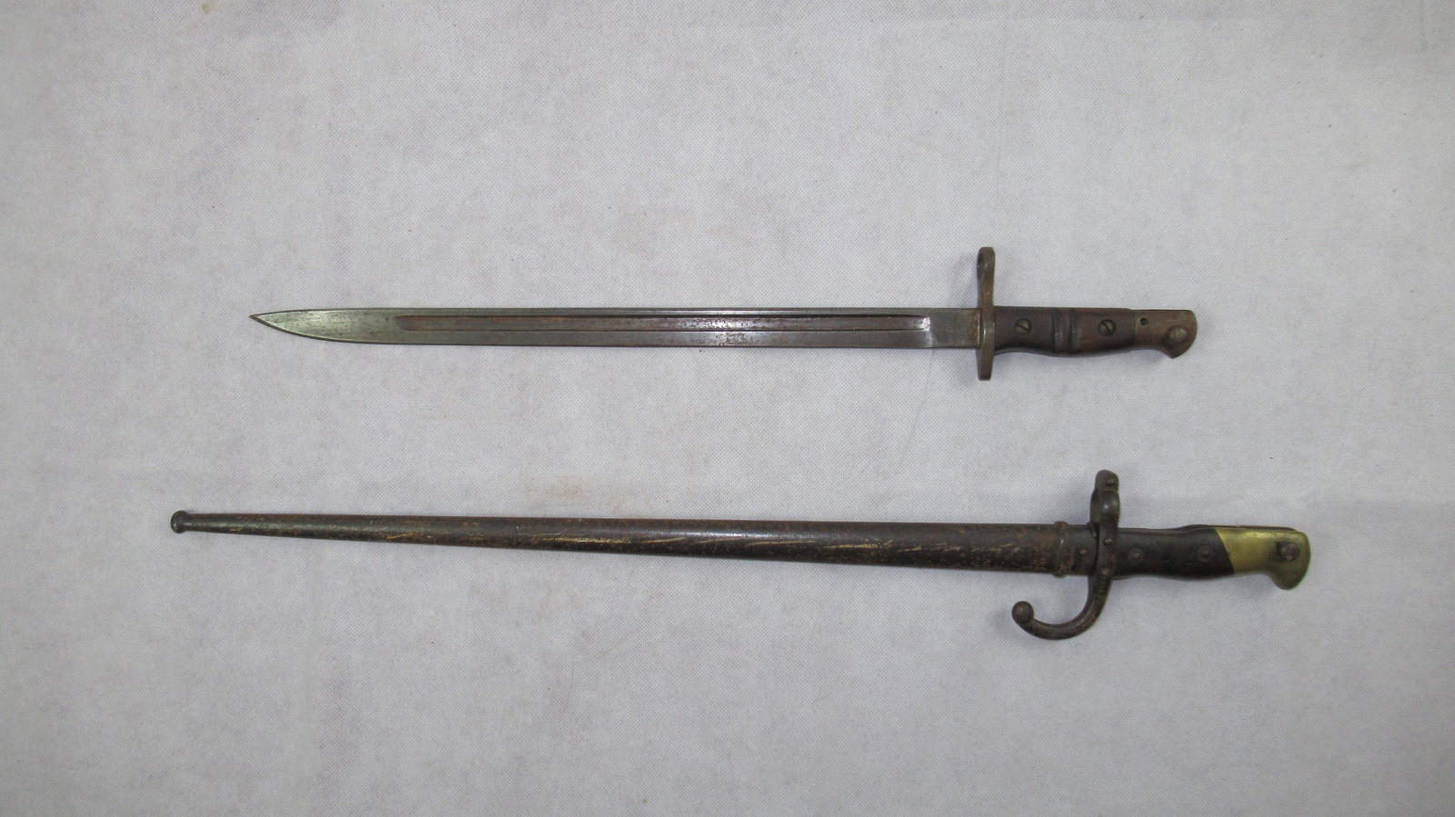 Two WW1 bayonets, French & USA: Two WW1 bayonets, French & USA