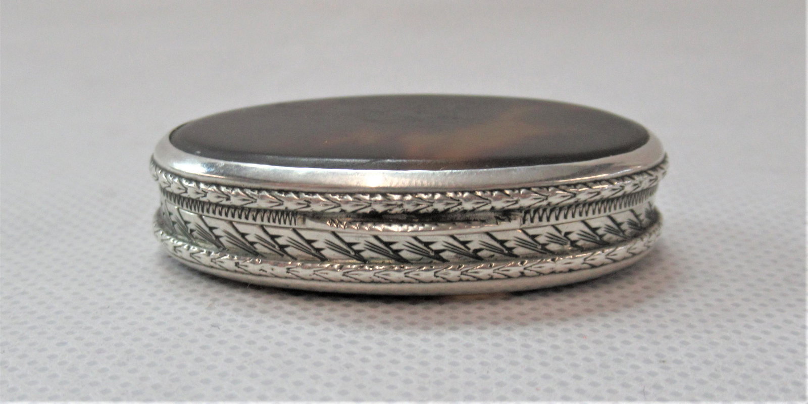 A Fine Silver & Tortoiseshell Pill Box: Finely engraved .800 grade silver, approximately 5cm