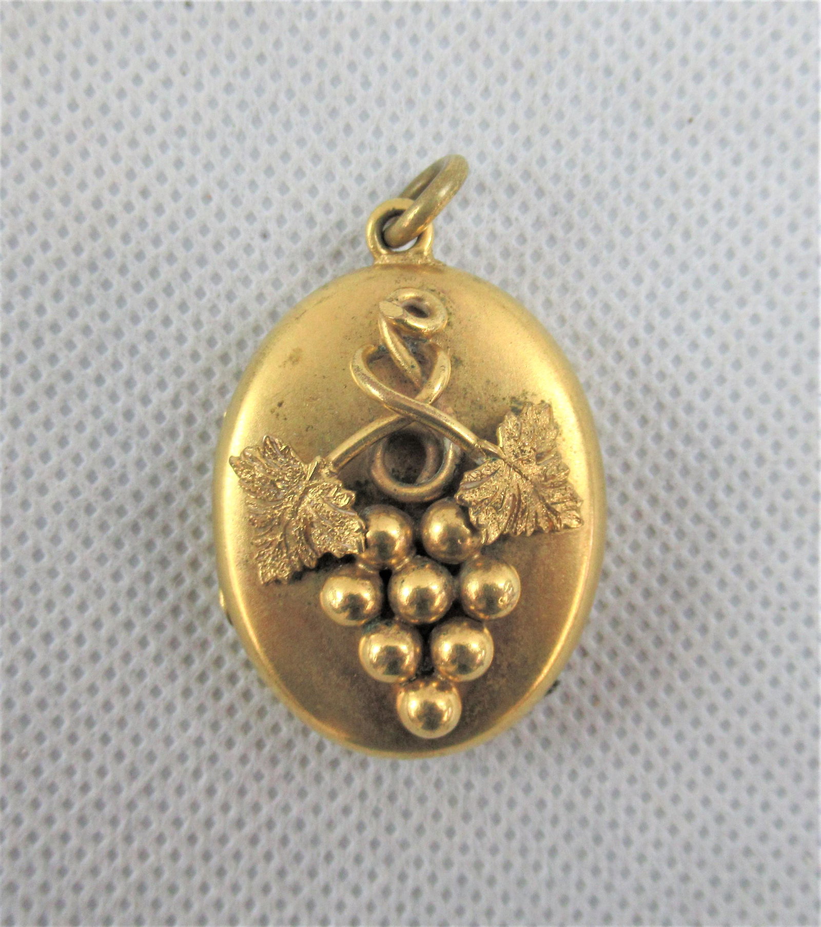 A Pinch Back Locket: Approximately 4.5cm.