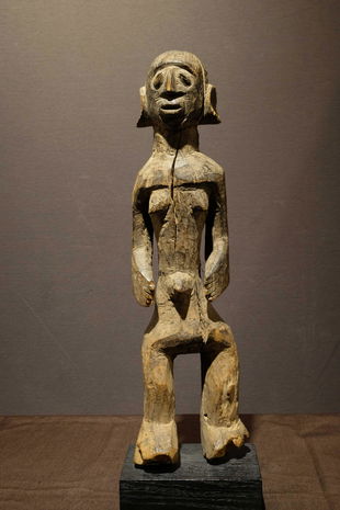 A small Mumuye Figure
Prov: Taitt collection