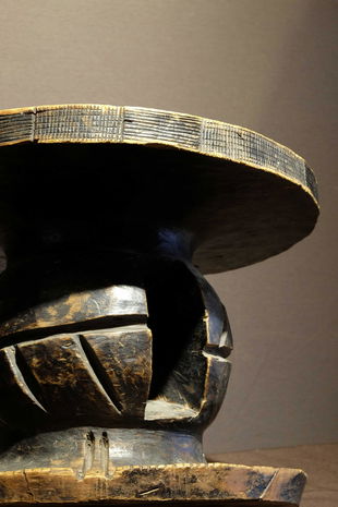 Small Mangbetu stool for women Prov: Gaëtan